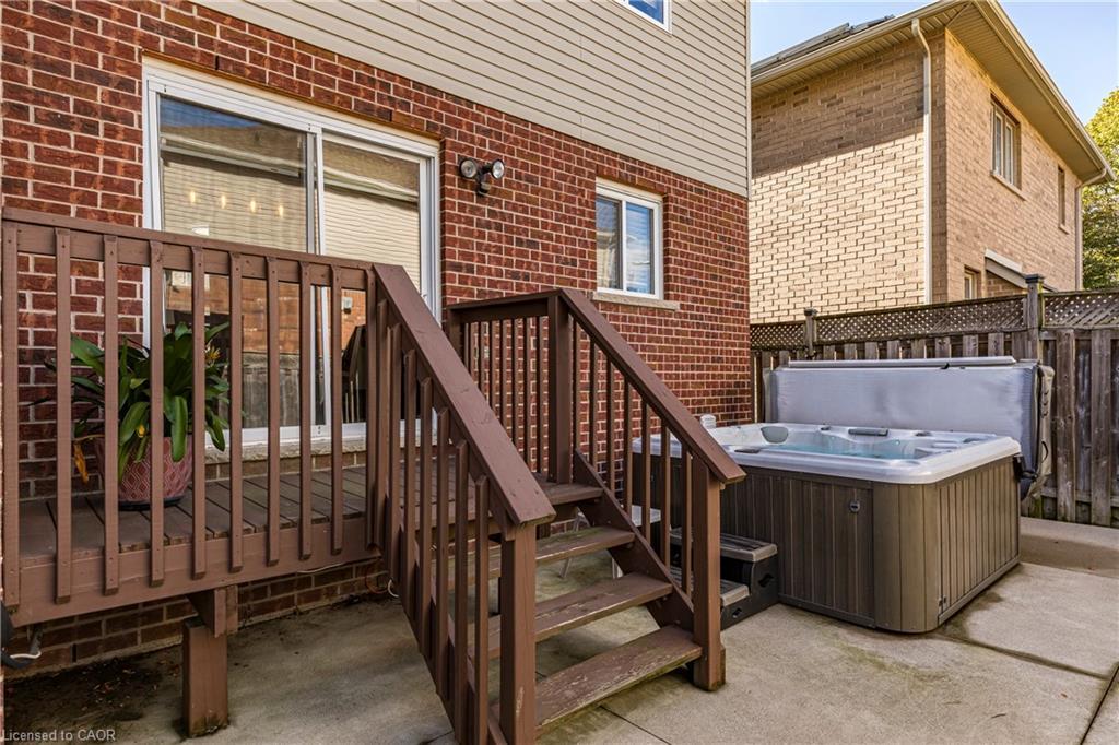 28 Springbreeze Heights, Hamilton, ON - Outdoor With Deck Patio Veranda With Exterior