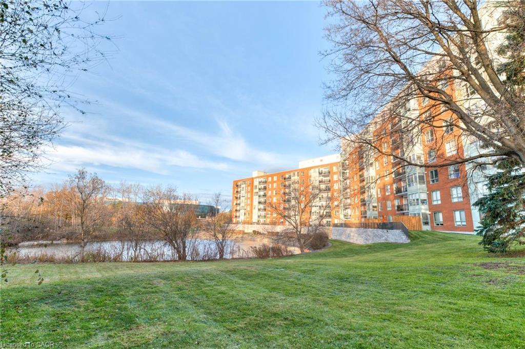 413-30 Blue Springs Drive, Waterloo, ON - Outdoor