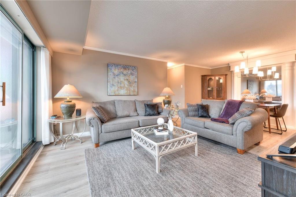 413-30 Blue Springs Drive, Waterloo, ON - Indoor Photo Showing Living Room