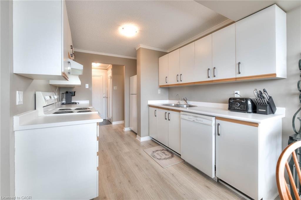 413-30 Blue Springs Drive, Waterloo, ON - Indoor Photo Showing Kitchen With Double Sink