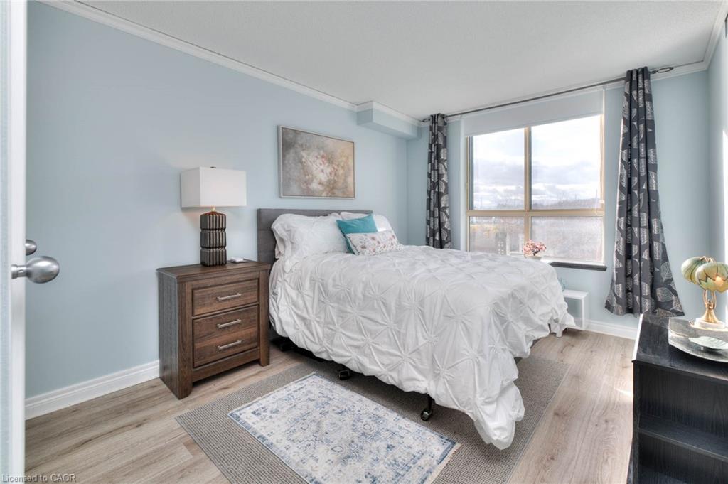 413-30 Blue Springs Drive, Waterloo, ON - Indoor Photo Showing Bedroom