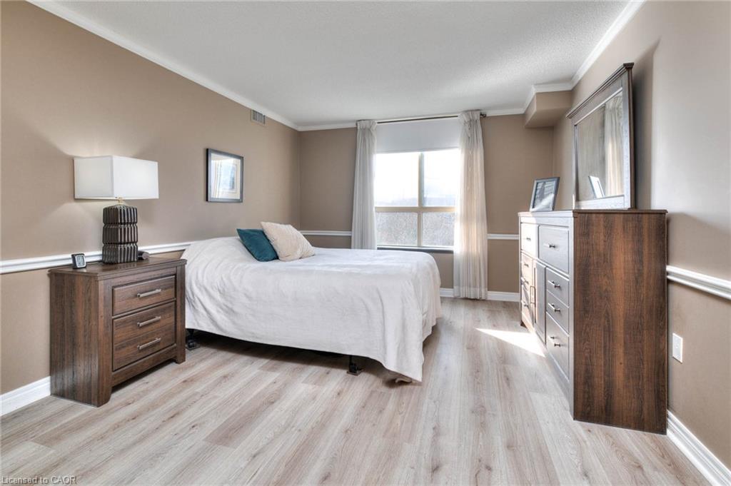 413-30 Blue Springs Drive, Waterloo, ON - Indoor Photo Showing Bedroom
