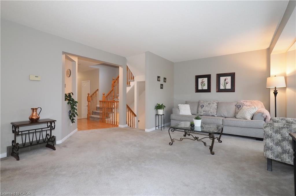 1-511 Oakvale Drive, Waterloo, ON - Indoor Photo Showing Living Room