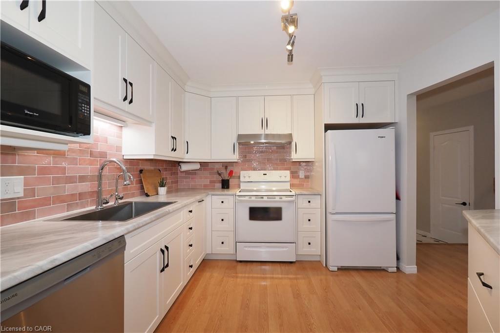1-511 Oakvale Drive, Waterloo, ON - Indoor Photo Showing Kitchen