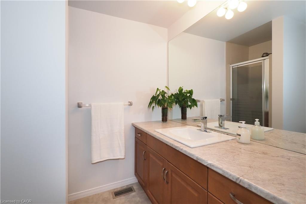 1-511 Oakvale Drive, Waterloo, ON - Indoor Photo Showing Bathroom