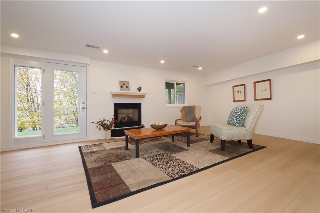1-511 Oakvale Drive, Waterloo, ON - Indoor Photo Showing Living Room With Fireplace