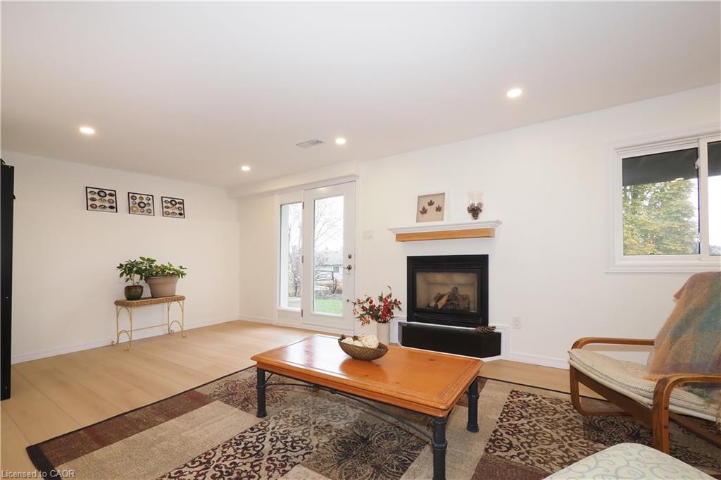 1-511 Oakvale Drive, Waterloo, ON - Indoor Photo Showing Living Room With Fireplace