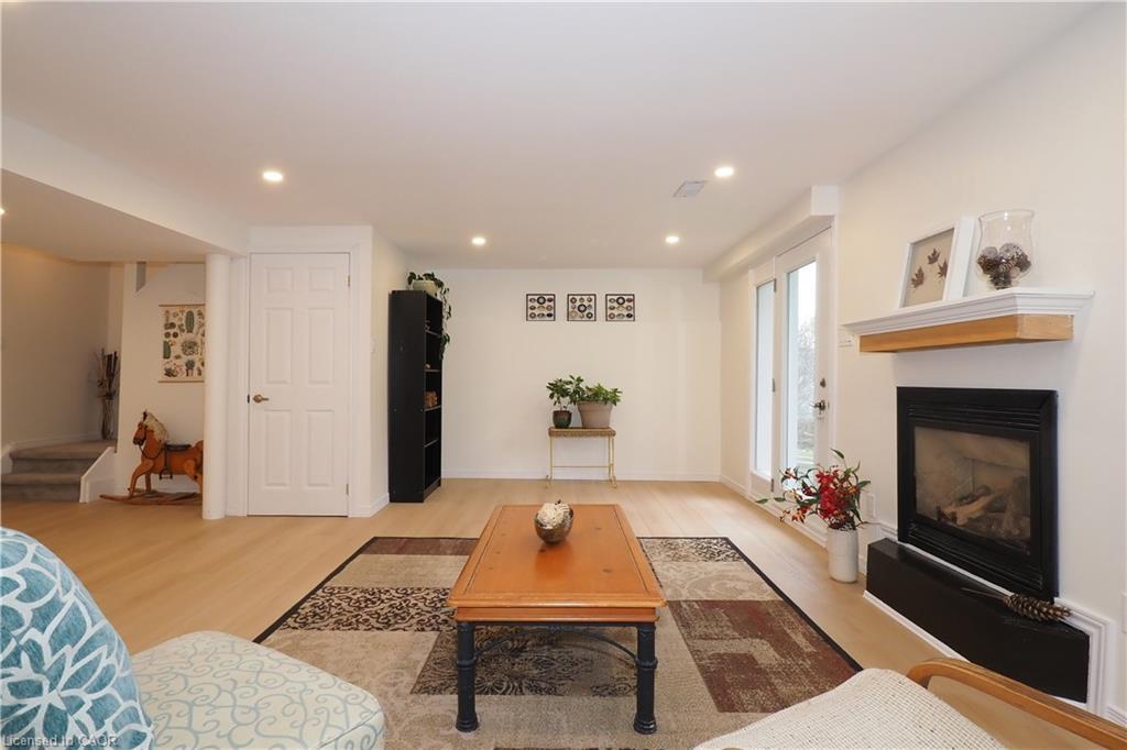 1-511 Oakvale Drive, Waterloo, ON - Indoor Photo Showing Living Room With Fireplace