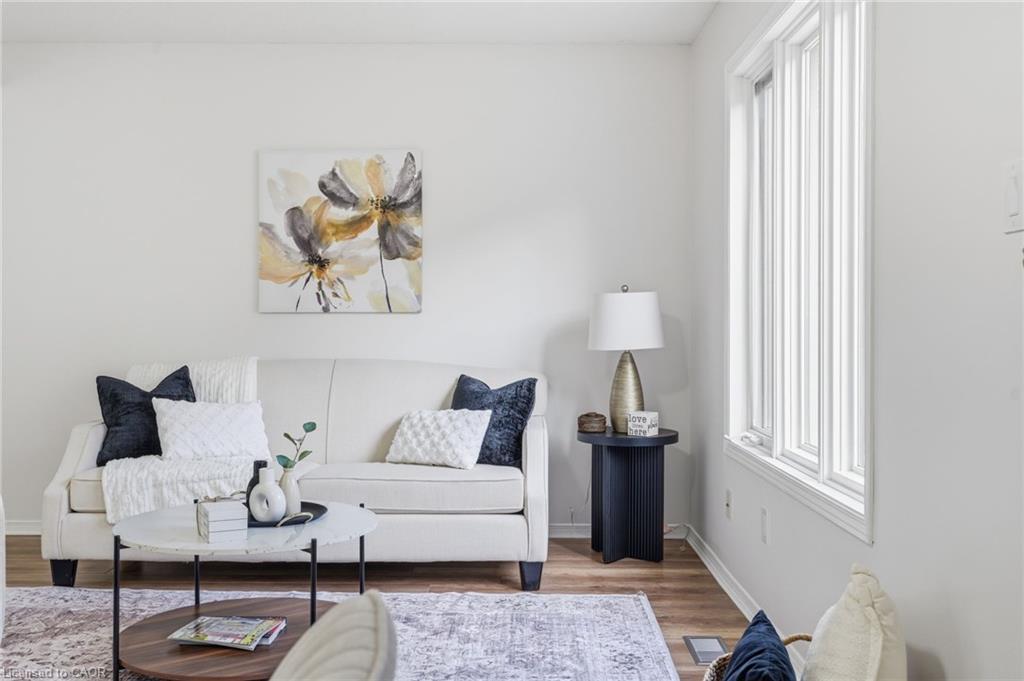 25-100 Vineberg Drive, Hamilton, ON - Indoor Photo Showing Living Room