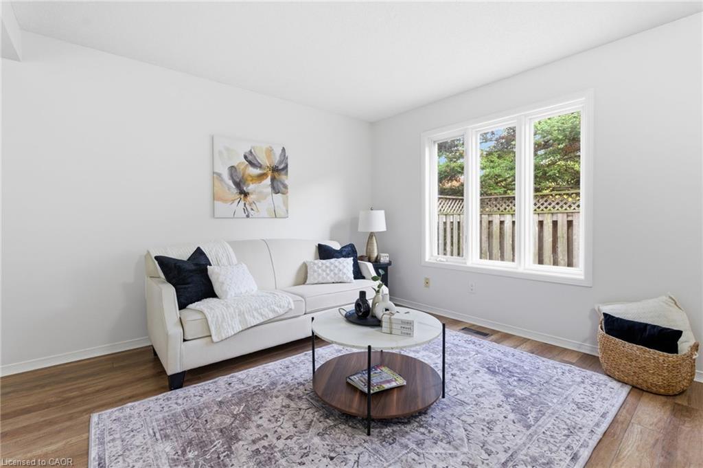 25-100 Vineberg Drive, Hamilton, ON - Indoor Photo Showing Living Room