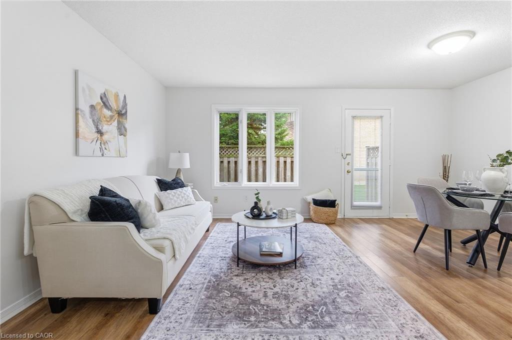 25-100 Vineberg Drive, Hamilton, ON - Indoor Photo Showing Living Room
