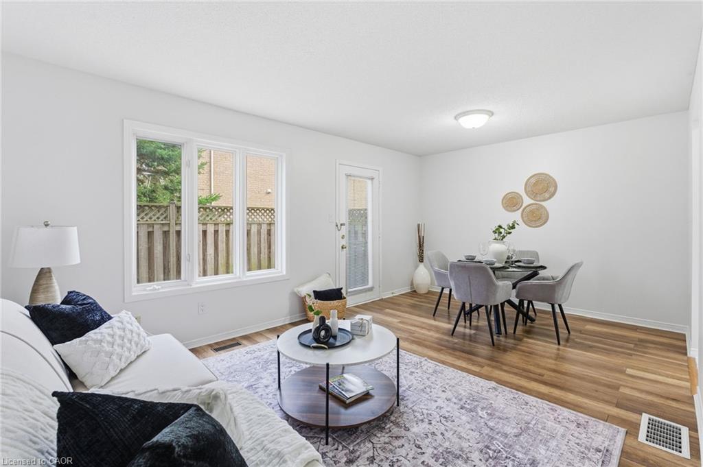 25-100 Vineberg Drive, Hamilton, ON - Indoor Photo Showing Living Room