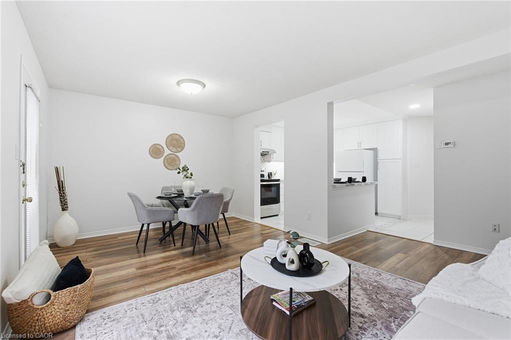 25-100 Vineberg Drive, Hamilton, ON - Indoor Photo Showing Living Room