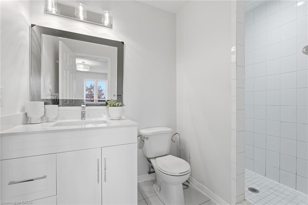 25-100 Vineberg Drive, Hamilton, ON - Indoor Photo Showing Bathroom