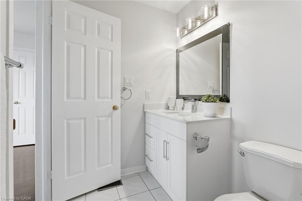 25-100 Vineberg Drive, Hamilton, ON - Indoor Photo Showing Bathroom