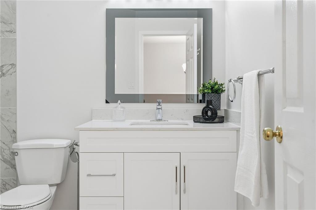 25-100 Vineberg Drive, Hamilton, ON - Indoor Photo Showing Bathroom