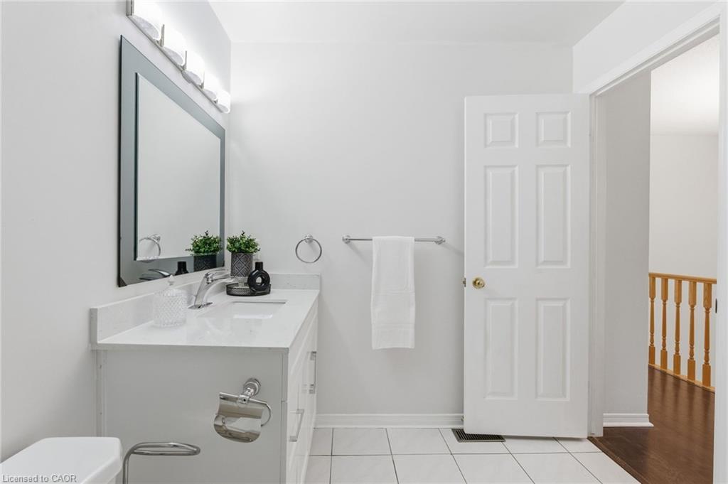 25-100 Vineberg Drive, Hamilton, ON - Indoor Photo Showing Bathroom