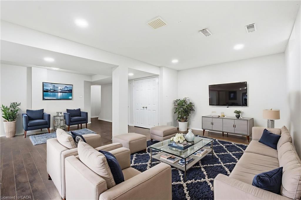 25-100 Vineberg Drive, Hamilton, ON - Indoor Photo Showing Living Room