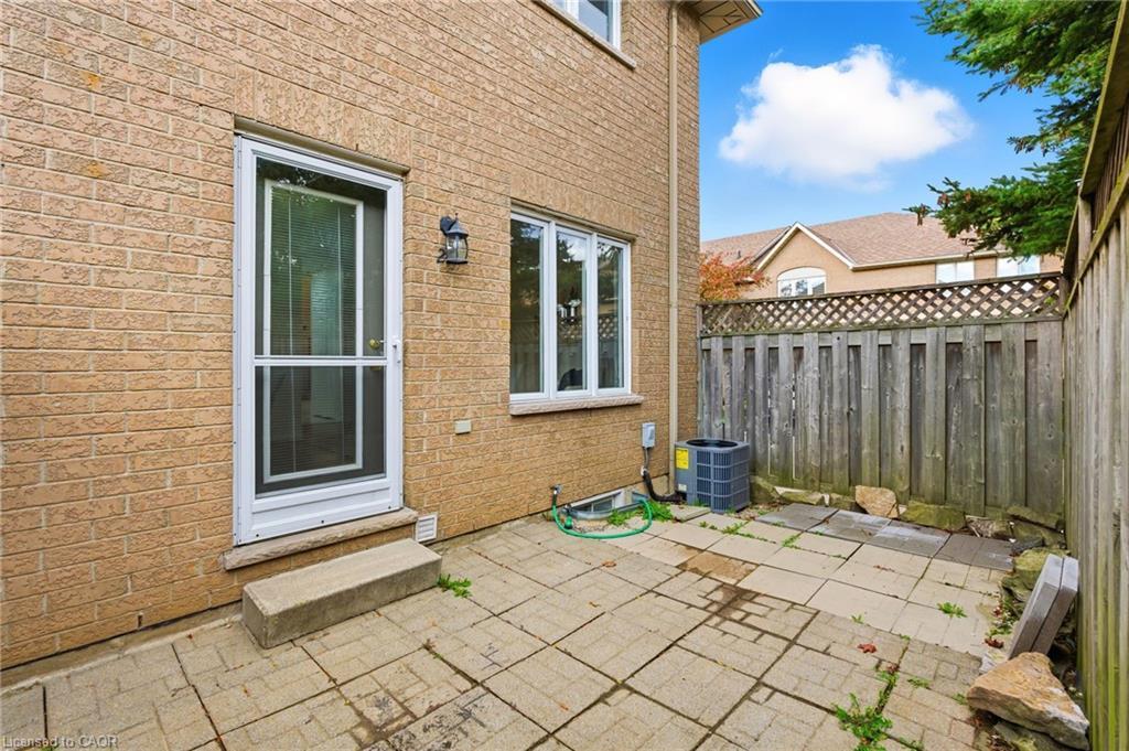 25-100 Vineberg Drive, Hamilton, ON - Outdoor With Exterior