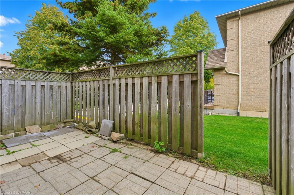 25-100 Vineberg Drive, Hamilton, ON - Outdoor