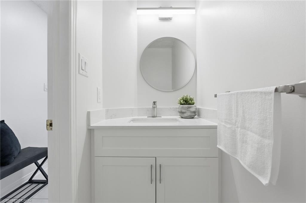 25-100 Vineberg Drive, Hamilton, ON - Indoor Photo Showing Bathroom