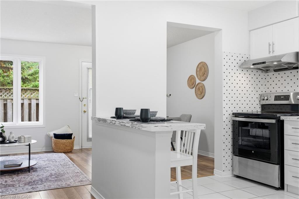25-100 Vineberg Drive, Hamilton, ON - Indoor Photo Showing Kitchen