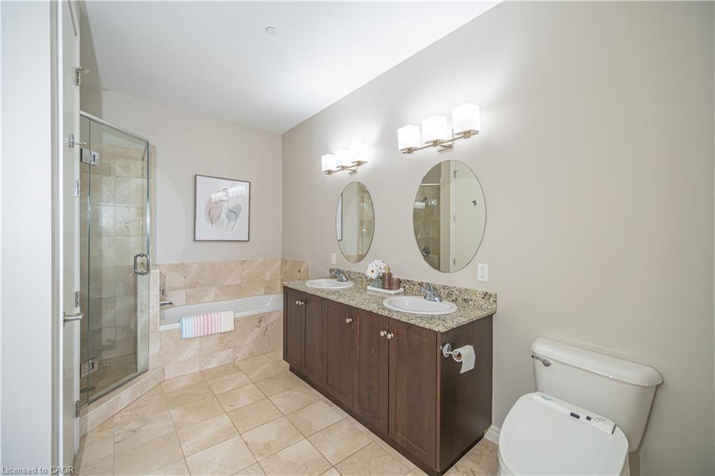 501-223 Erb Street W, Waterloo, ON - Indoor Photo Showing Bathroom