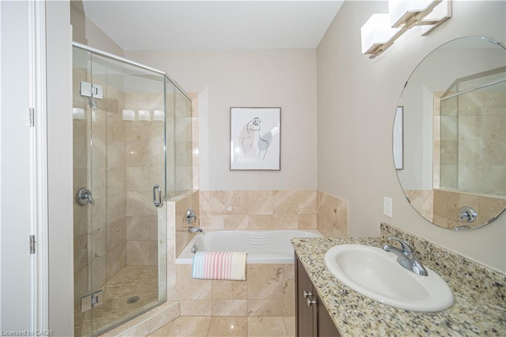 501-223 Erb Street W, Waterloo, ON - Indoor Photo Showing Bathroom