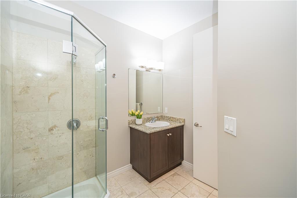 501-223 Erb Street W, Waterloo, ON - Indoor Photo Showing Bathroom