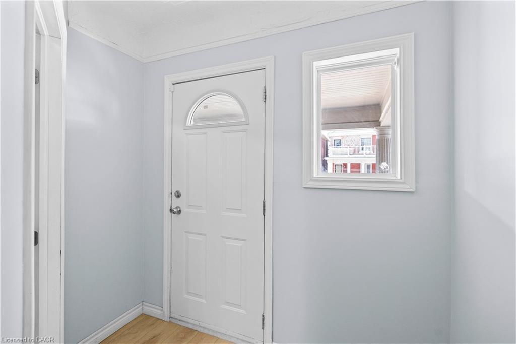 18 Barnesdale Avenue N, Hamilton, ON - Indoor Photo Showing Other Room