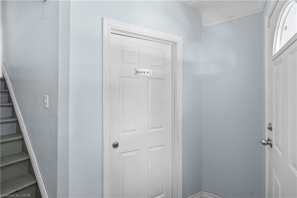 18 Barnesdale Avenue N, Hamilton, ON - Indoor Photo Showing Other Room