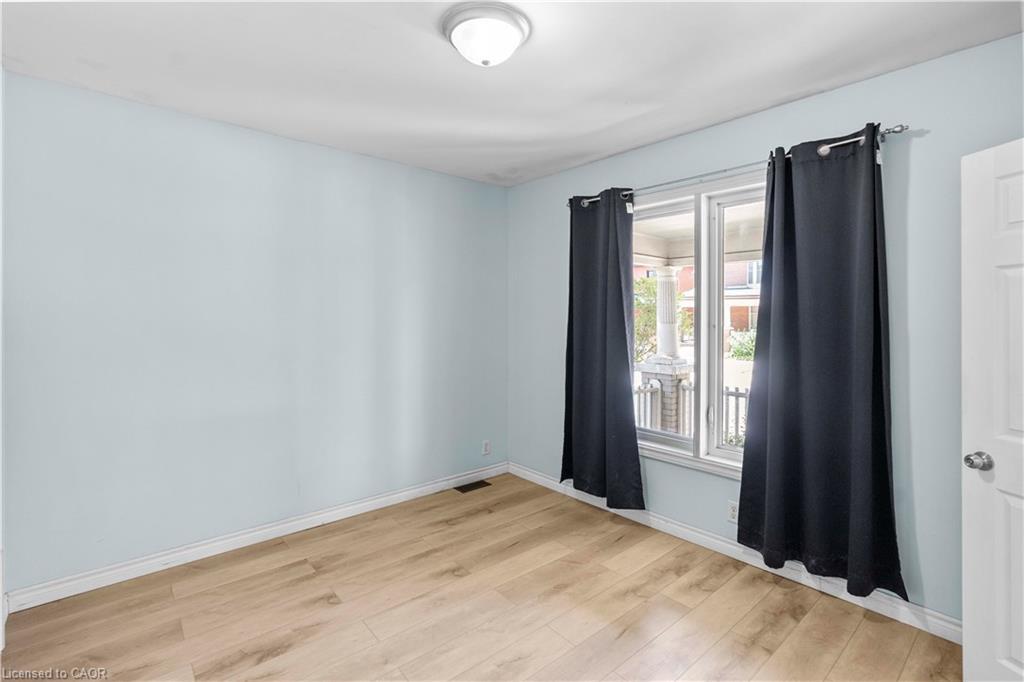 18 Barnesdale Avenue N, Hamilton, ON - Indoor Photo Showing Other Room