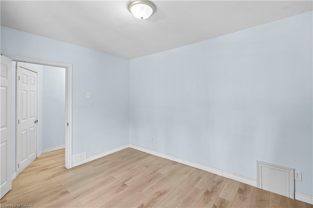 18 Barnesdale Avenue N, Hamilton, ON - Indoor Photo Showing Other Room