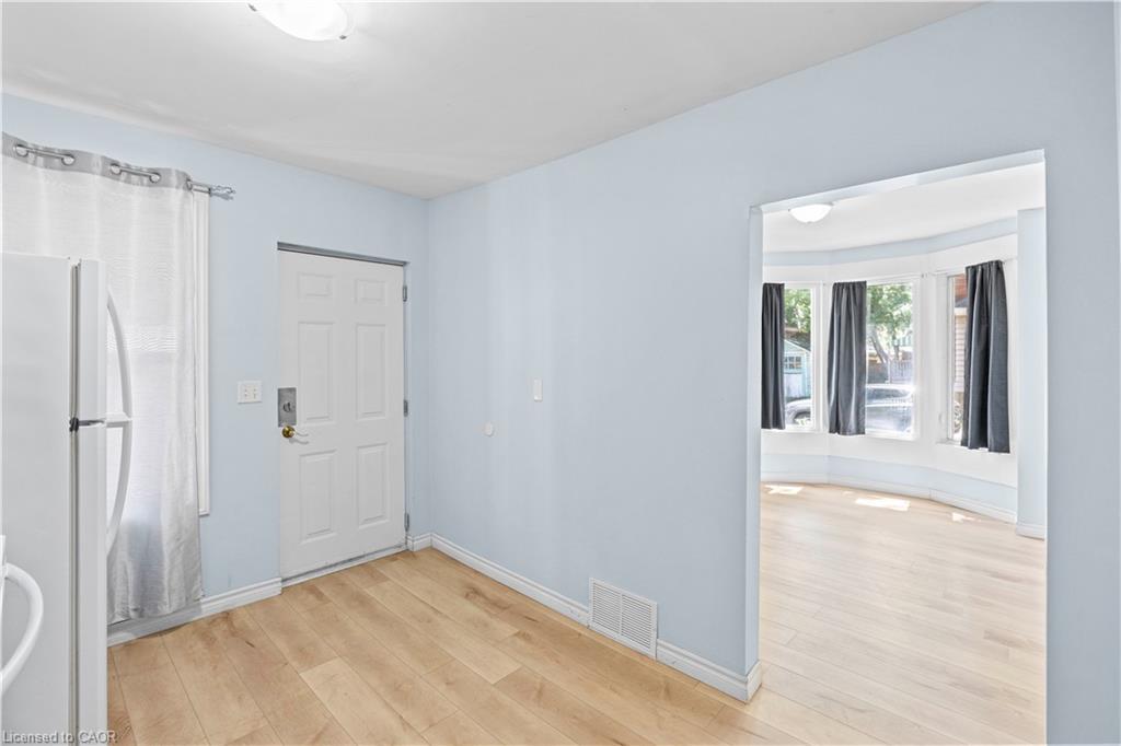 18 Barnesdale Avenue N, Hamilton, ON - Indoor Photo Showing Other Room