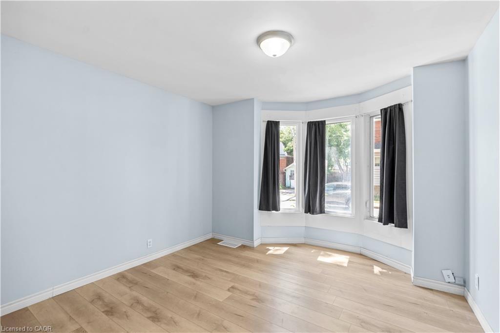 18 Barnesdale Avenue N, Hamilton, ON - Indoor Photo Showing Other Room