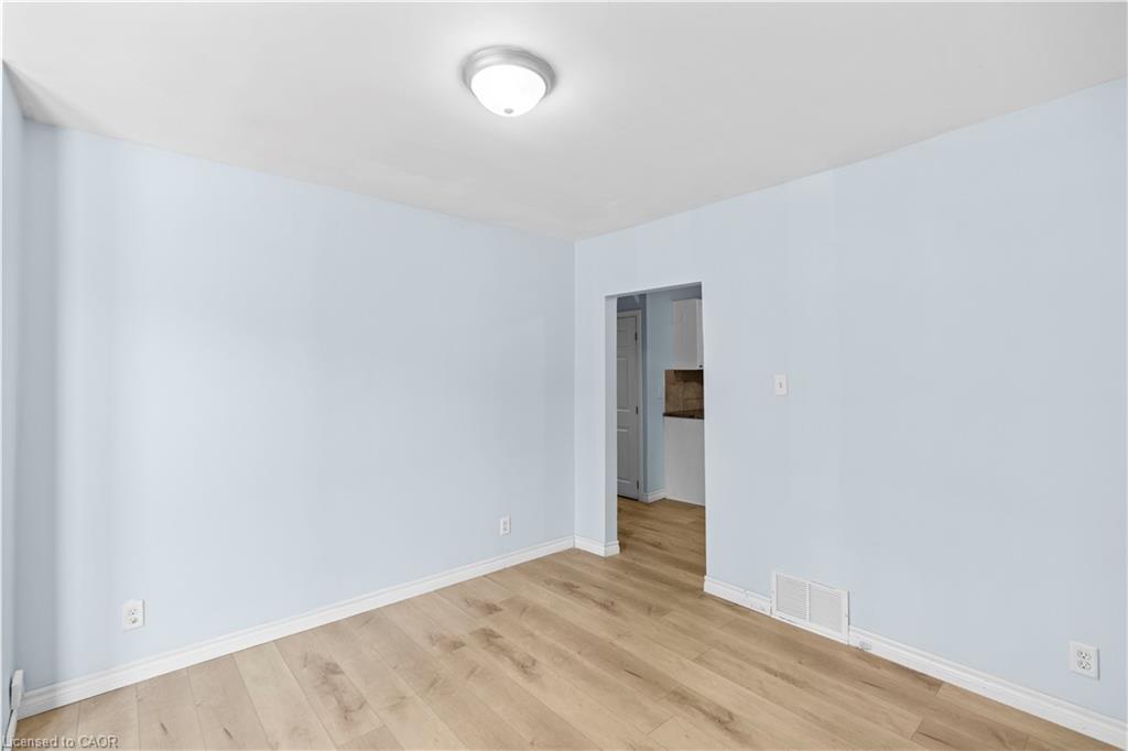 18 Barnesdale Avenue N, Hamilton, ON - Indoor Photo Showing Other Room