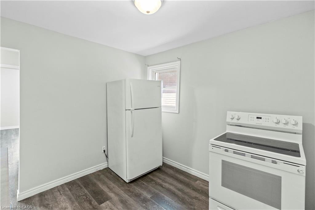 18 Barnesdale Avenue N, Hamilton, ON - Indoor