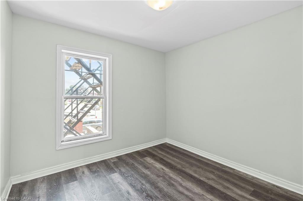 18 Barnesdale Avenue N, Hamilton, ON - Indoor Photo Showing Other Room