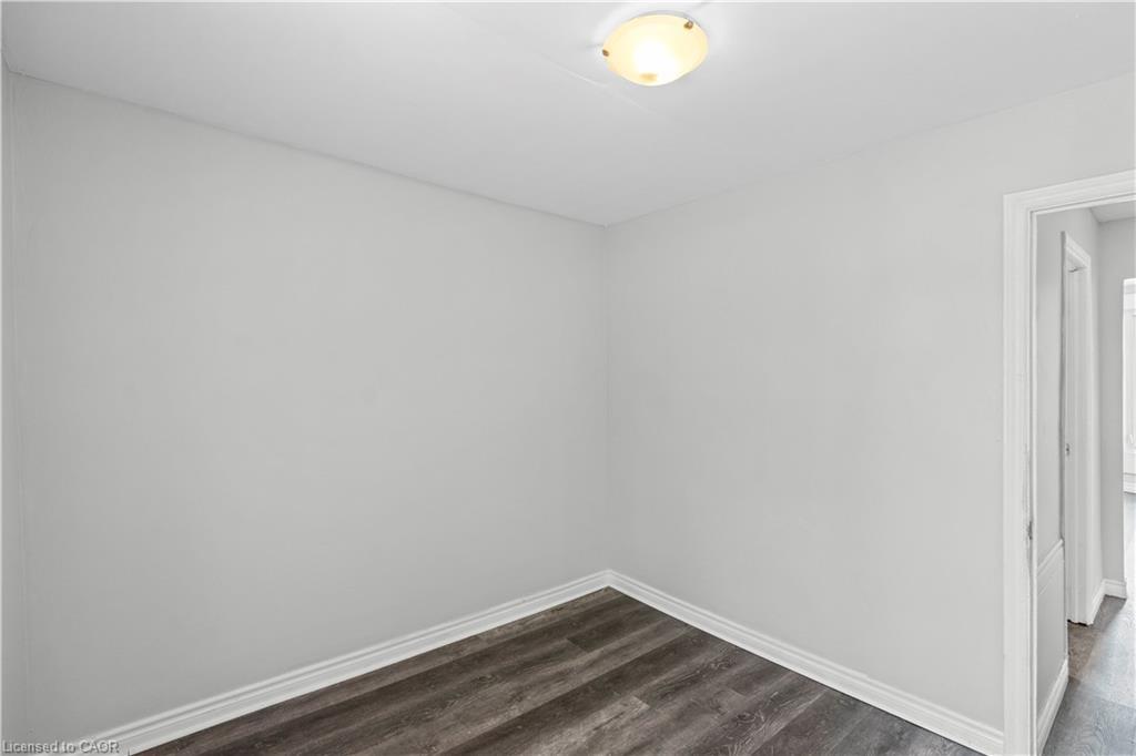18 Barnesdale Avenue N, Hamilton, ON - Indoor Photo Showing Other Room