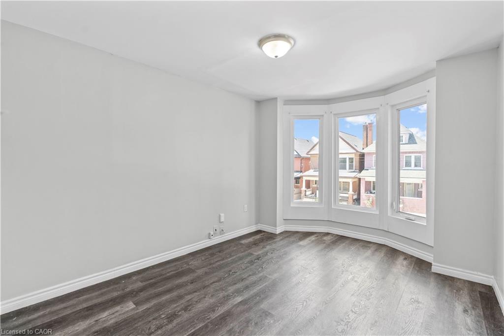 18 Barnesdale Avenue N, Hamilton, ON - Indoor Photo Showing Other Room