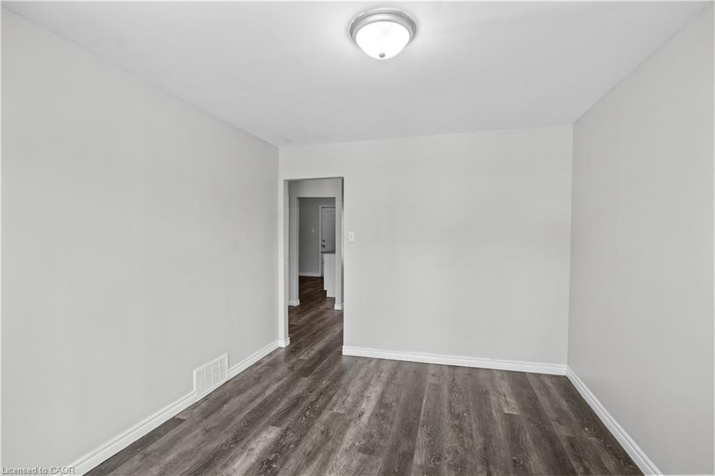 18 Barnesdale Avenue N, Hamilton, ON - Indoor Photo Showing Other Room