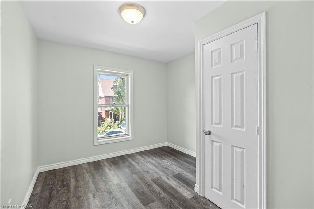 18 Barnesdale Avenue N, Hamilton, ON - Indoor Photo Showing Other Room