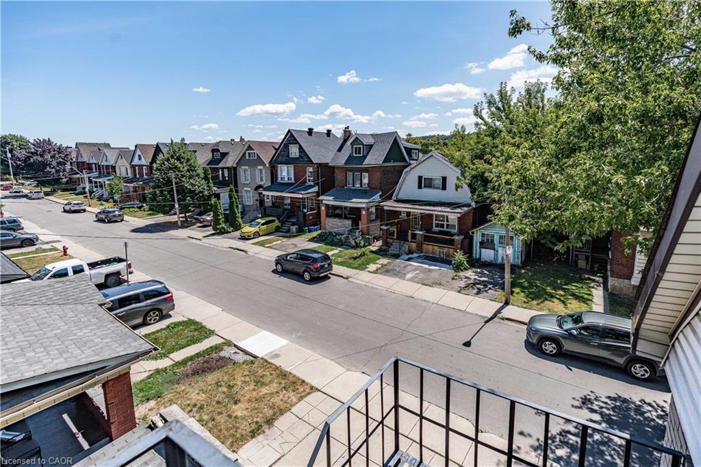 18 Barnesdale Avenue N, Hamilton, ON - Outdoor