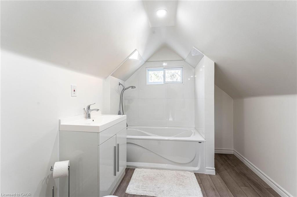 284 Paling Avenue, Hamilton, ON - Indoor