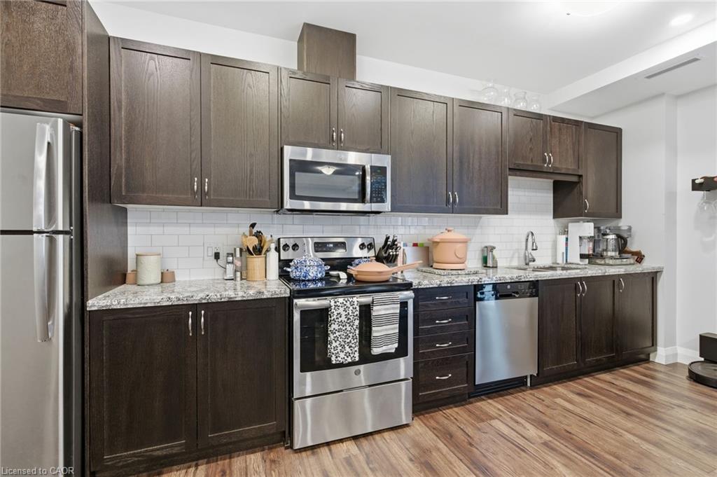916-118 King Street E, Hamilton, ON - Indoor Photo Showing Kitchen With Upgraded Kitchen