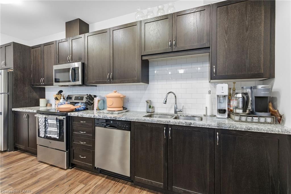 916-118 King Street E, Hamilton, ON - Indoor Photo Showing Kitchen With Double Sink With Upgraded Kitchen