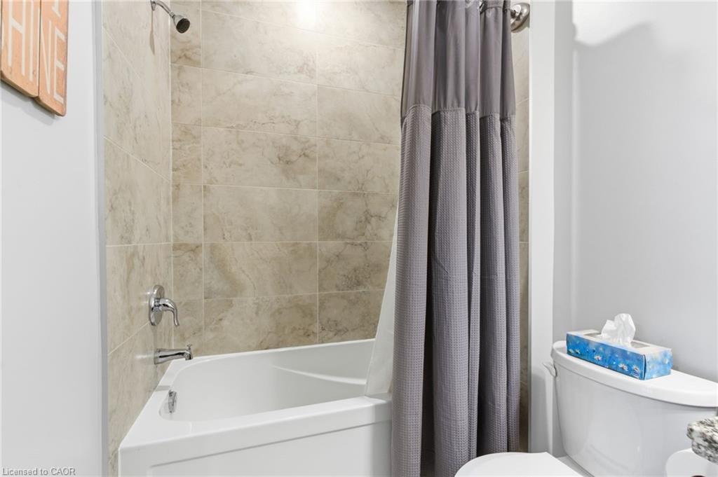 916-118 King Street E, Hamilton, ON - Indoor Photo Showing Bathroom