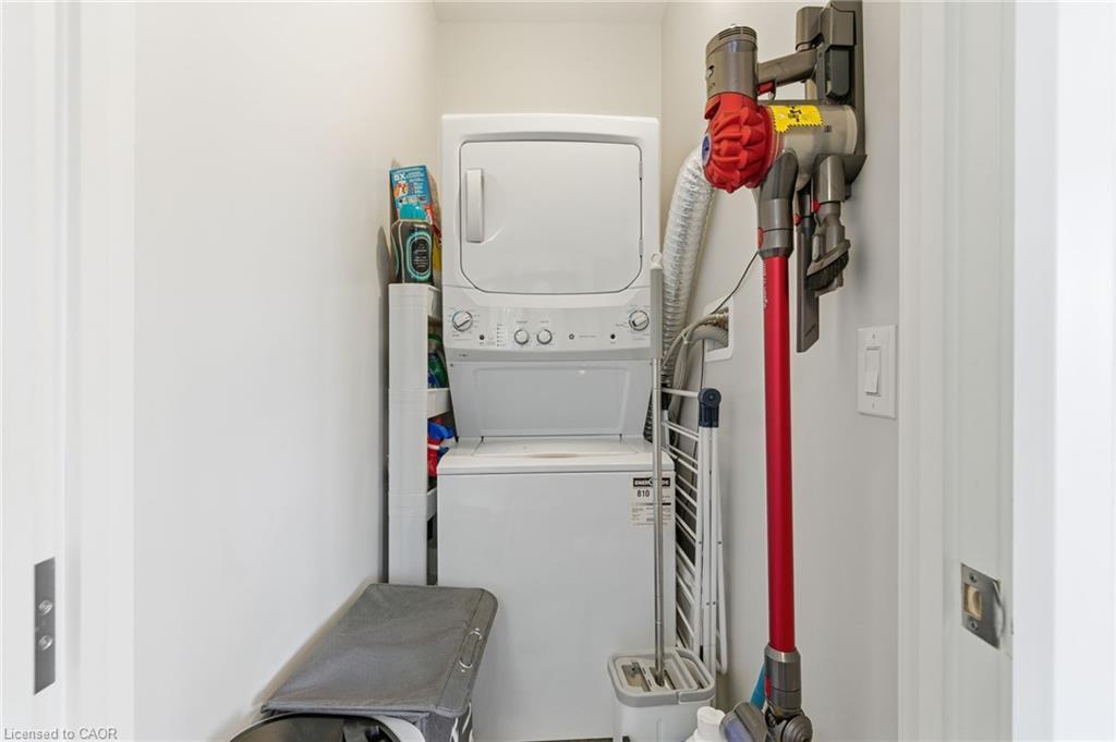 916-118 King Street E, Hamilton, ON - Indoor Photo Showing Laundry Room