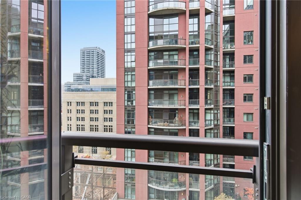 916-118 King Street E, Hamilton, ON - Outdoor