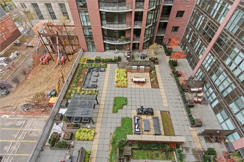 916-118 King Street E, Hamilton, ON - Outdoor